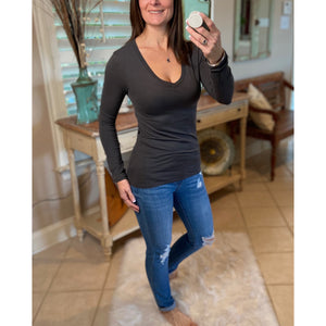 “Easygoing” Slimming V-Neck Low Cut L/S Tissue Basic Baby Shirt Top Gray