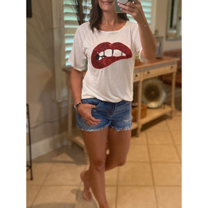 “Marilyn” Sexy Red Sequined Lips Scoop Neck Dressy Tee Shirt Top Off White