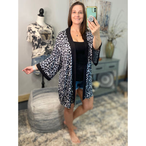 “Express Yourself” Leopard Contrast Trim Long Open Front Kimono Cardigan Pocket Light 3/4 Sleeve Gray S/M/L/XL