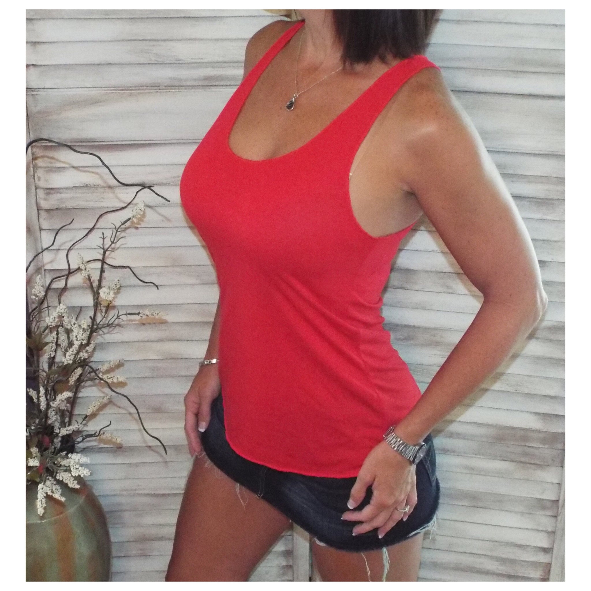 Sexy Scoop Neck Racerback Floaty Sleeveless Raw Edge Hem Tank Top Red S/M/L