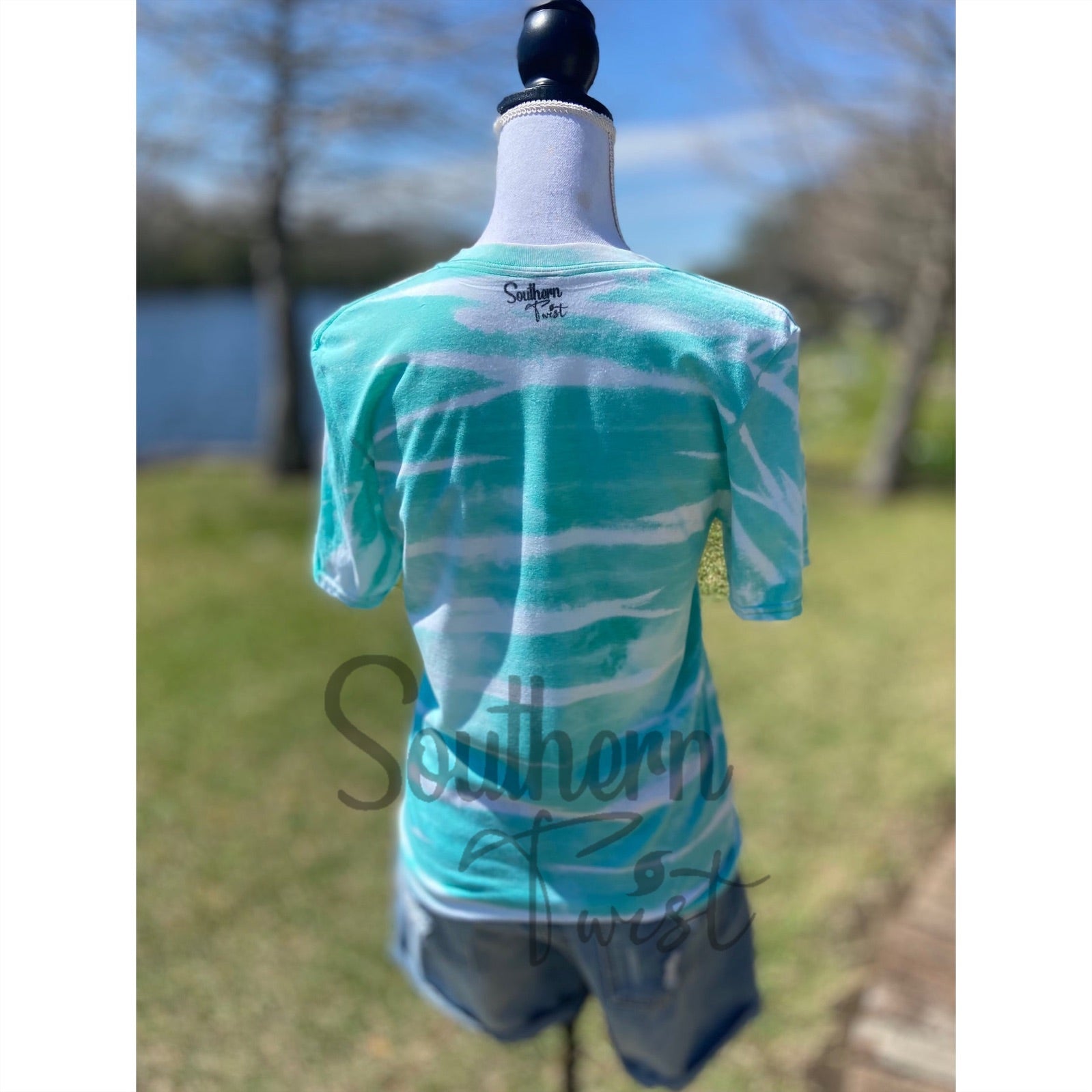“Mom” #momlife Messy Bun Sunglasses Headband Bleached Sublimation Boyfriend Basic Tee Shirt Green S/M/L/XL/2X