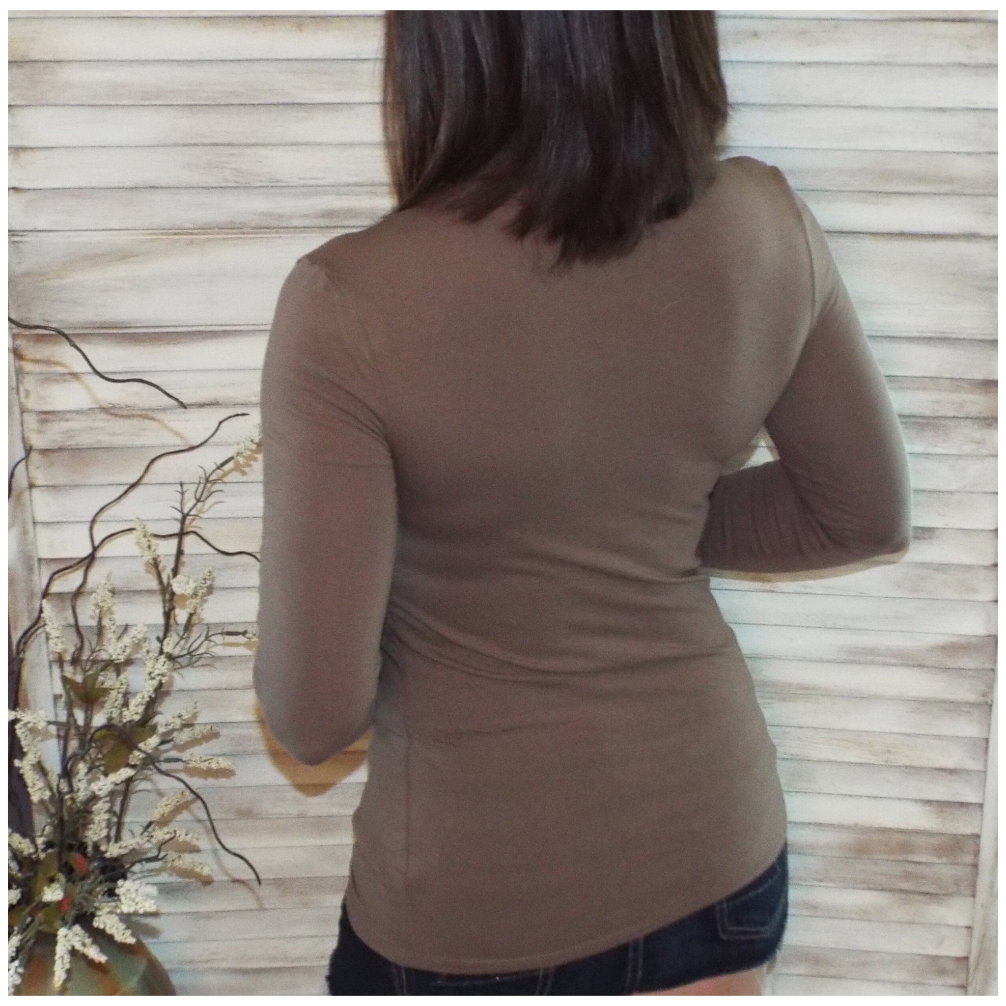 “Easygoing” Slimming V-Neck Low Cut L/S Tissue Basic Baby Shirt Top Mocha