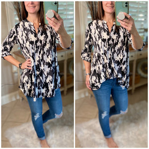 “Running On Empty” Gabby Camouflage Print V Neck 3/4 Tabbed Sleeve Floaty Tunic Black Gray
