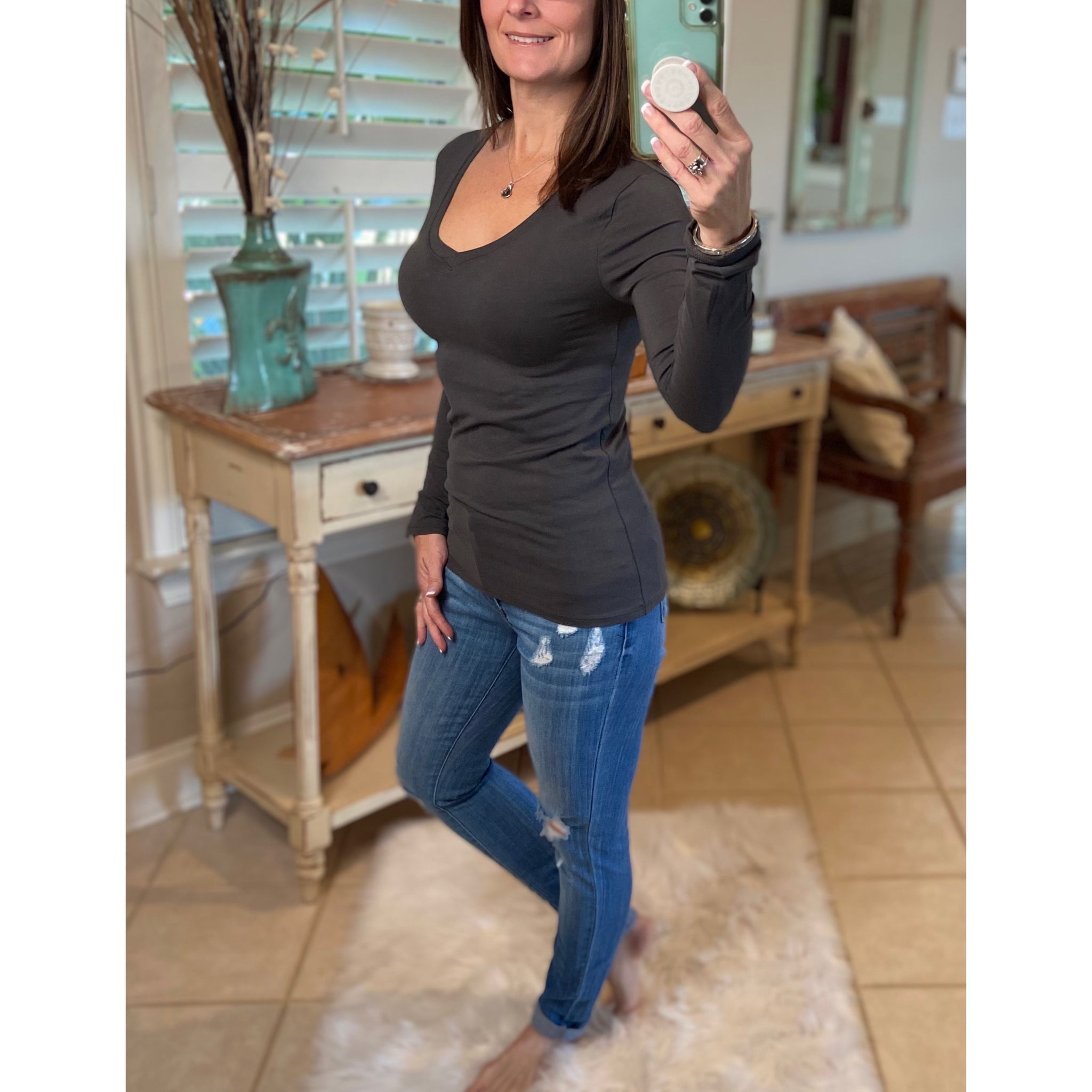 “Easygoing” Slimming V-Neck Low Cut L/S Tissue Basic Baby Shirt Top Gray