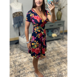 “The Floral Dance” V-Neck Cleavage Fit Flare Country Floral Mini Tee Shirt Dress Navy S/M/L