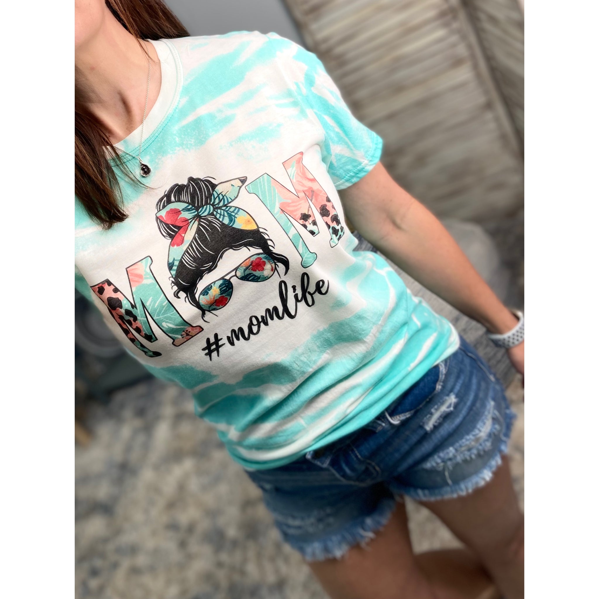 “Mom” #momlife Messy Bun Sunglasses Headband Bleached Sublimation Boyfriend Basic Tee Shirt Green S/M/L/XL/2X