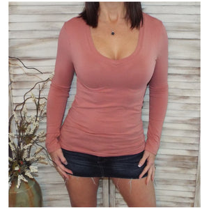 “Easygoing” Slimming V-Neck Low Cut Long Sleeve Tissue Basic Baby Shirt Top Dusty Rose