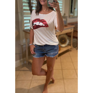“Marilyn” Sexy Red Sequined Lips Scoop Neck Dressy Tee Shirt Top Off White