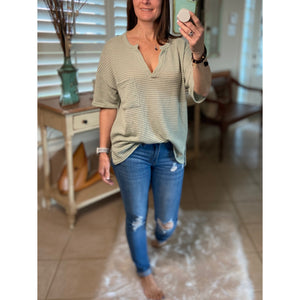 “Gabby Top” Gabby Popcorn Waffle Thermal Pocket V-Neck Short Sleeve Top Sage S/M/L/XL